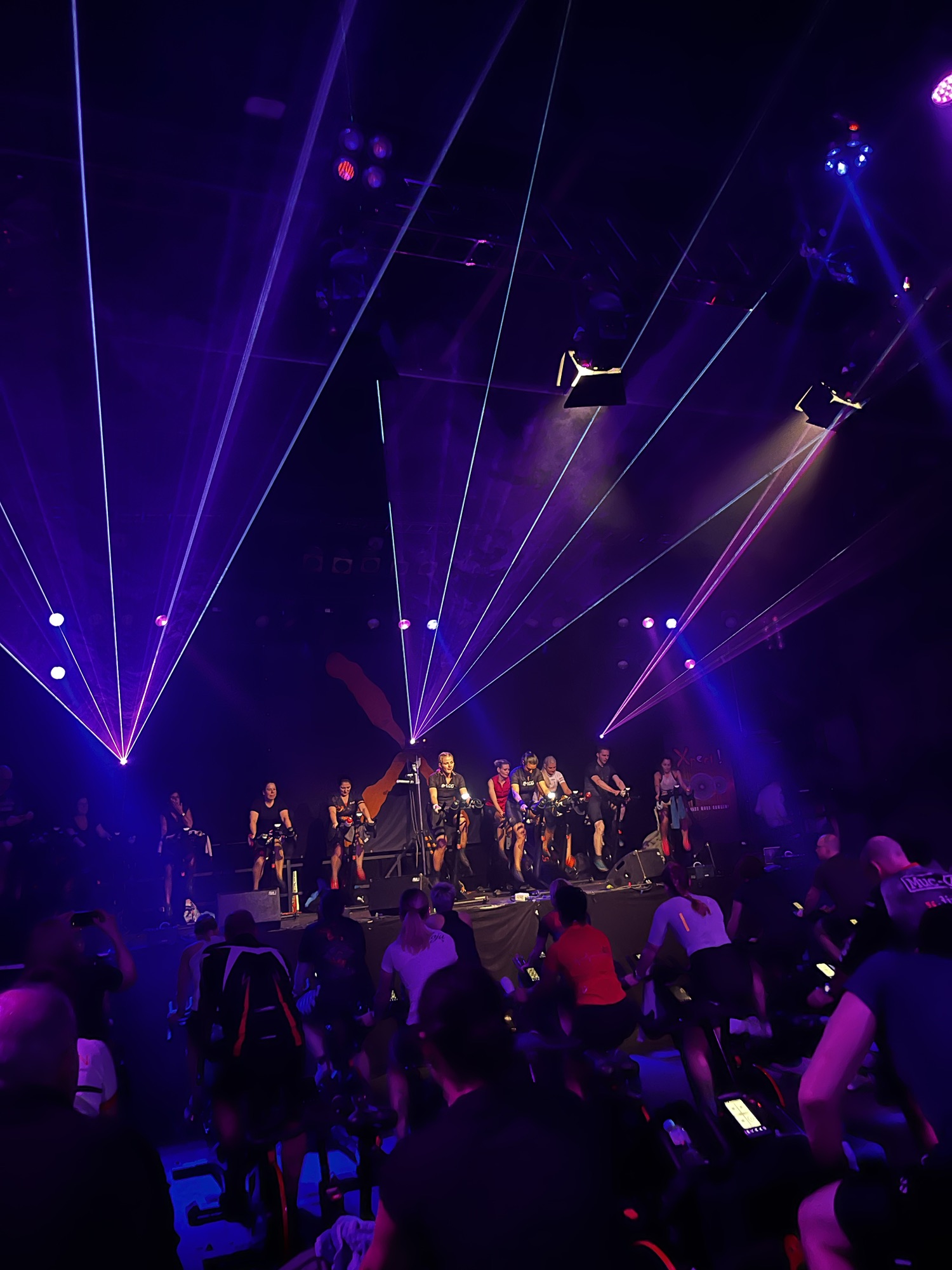 Indoor Cycling goes Live Music Hall – mit Wolfgang und mir.