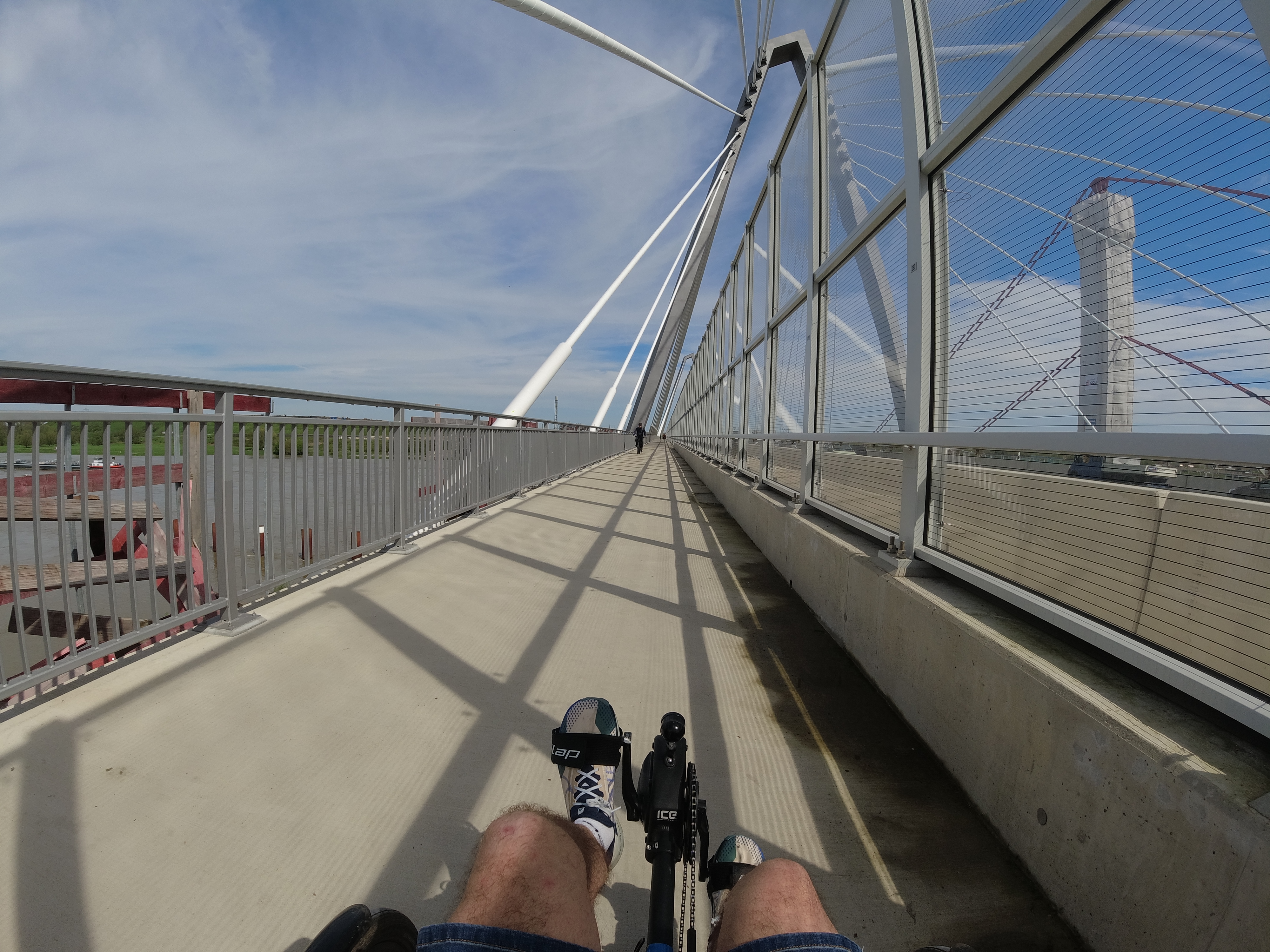 Fahrt über die neue Rheinbrücke