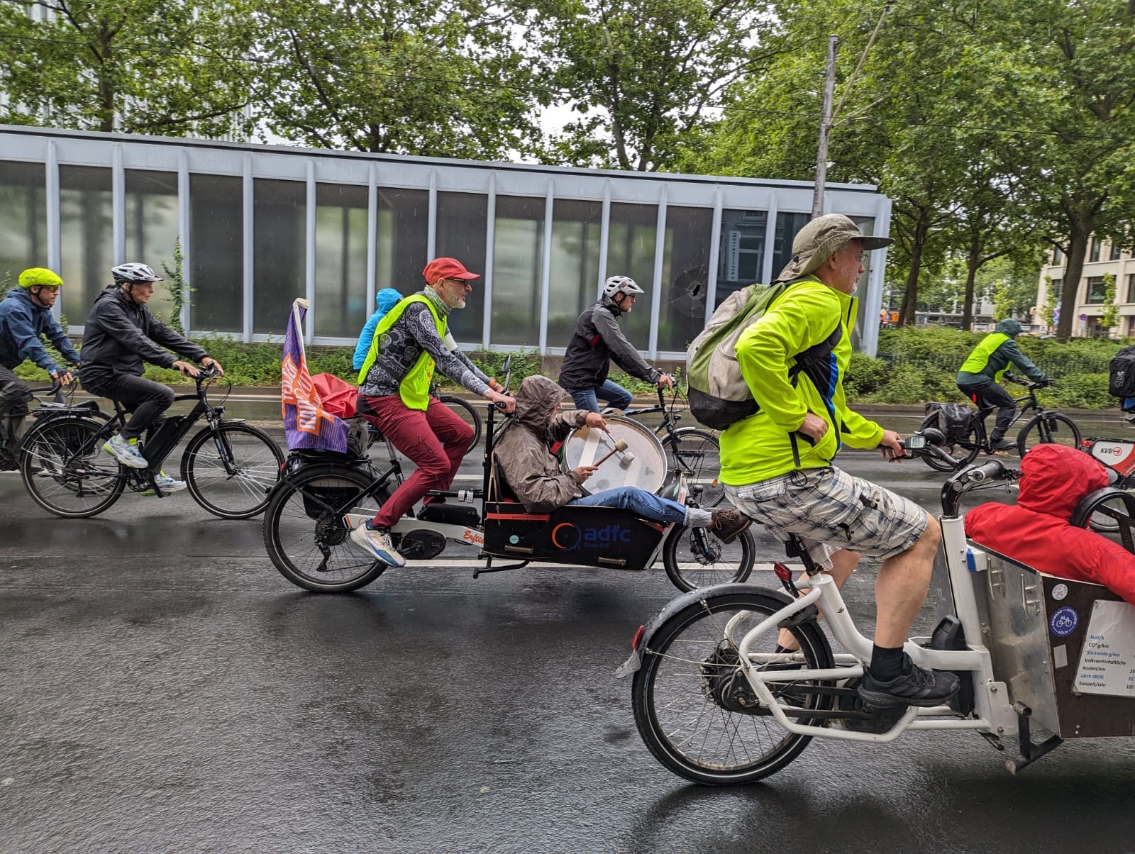 Radfahren verbindet – Köln bleibt bunt
