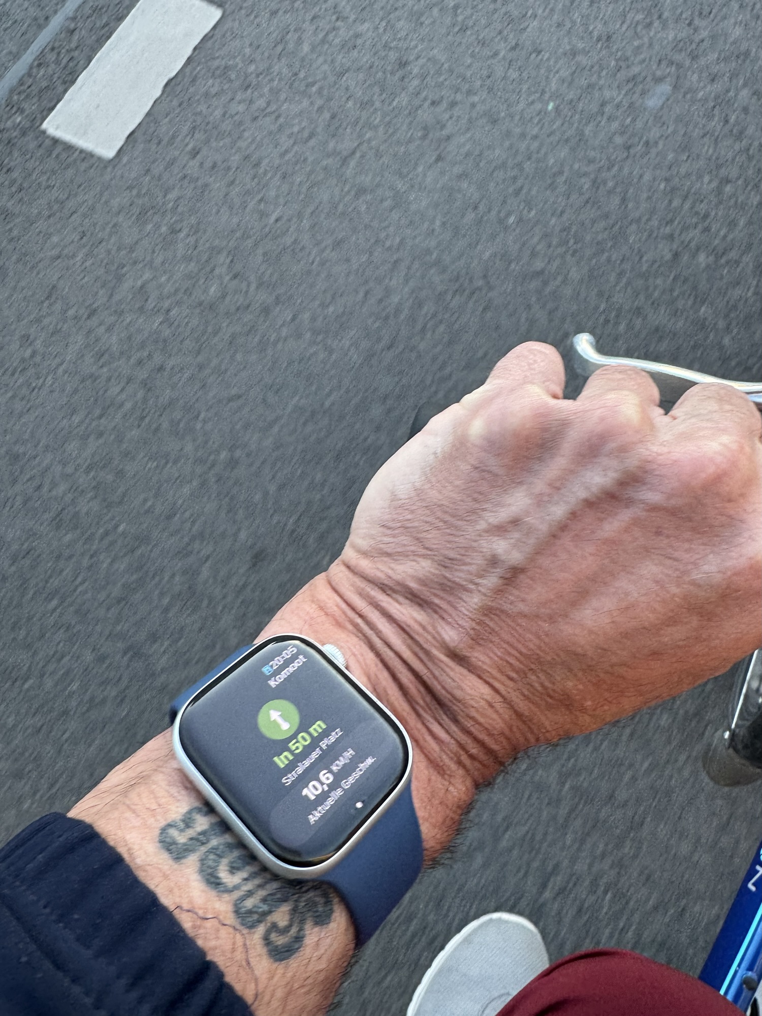 Die Apple Watch und komoot ersetzen die Handyhalterung am Rad