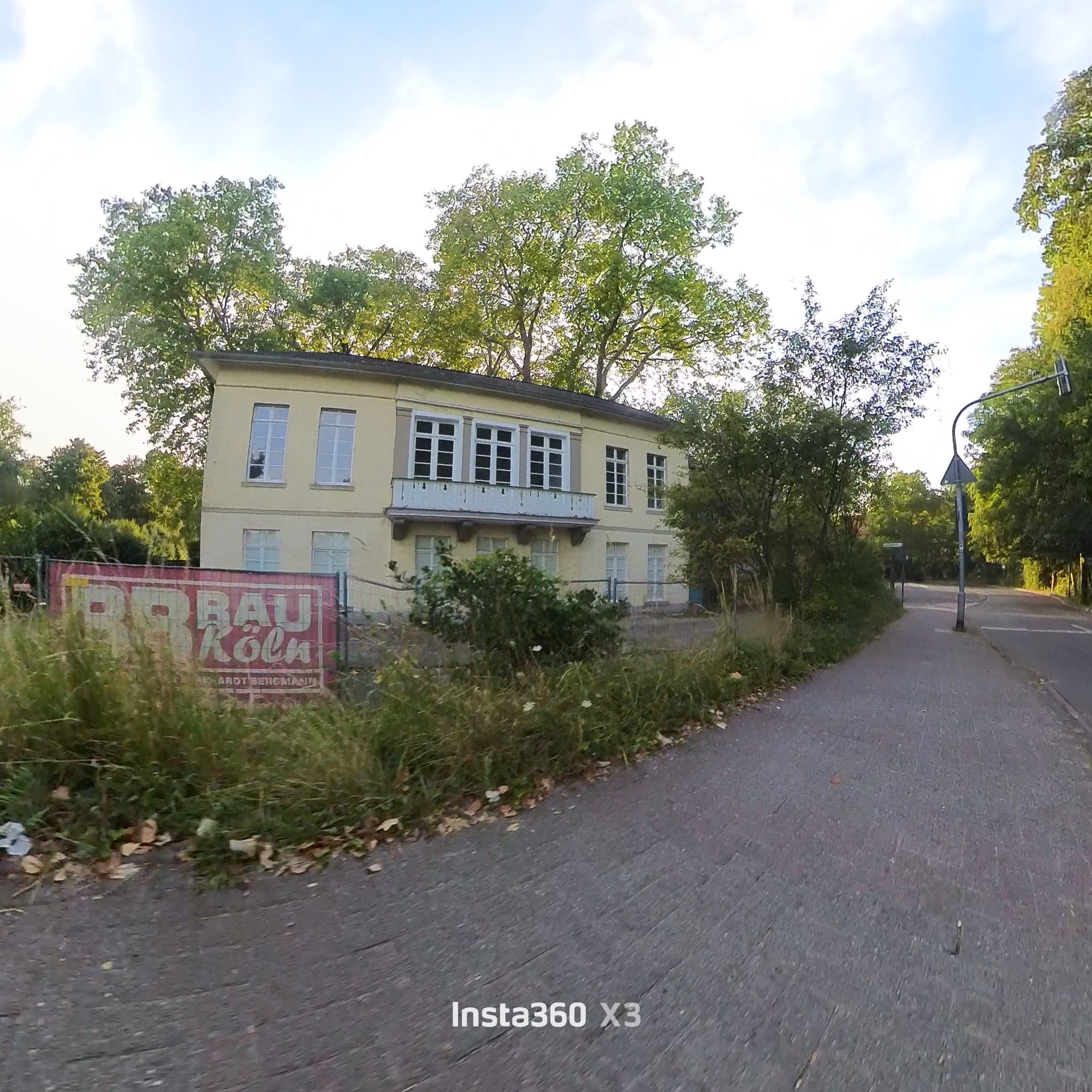 Bahnhof mit PLATANE