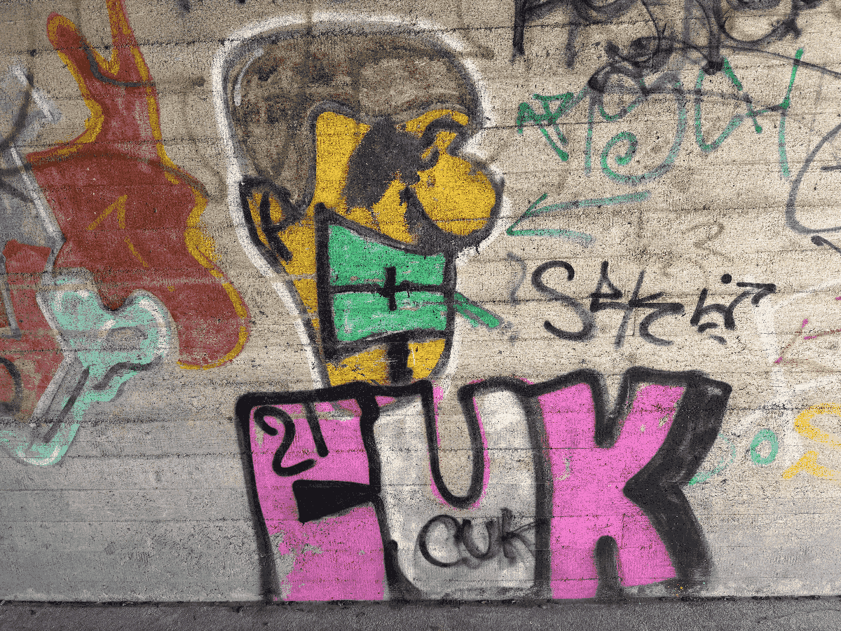 Masken & Pink: Ein Street-Art-Stopp in Kerpen