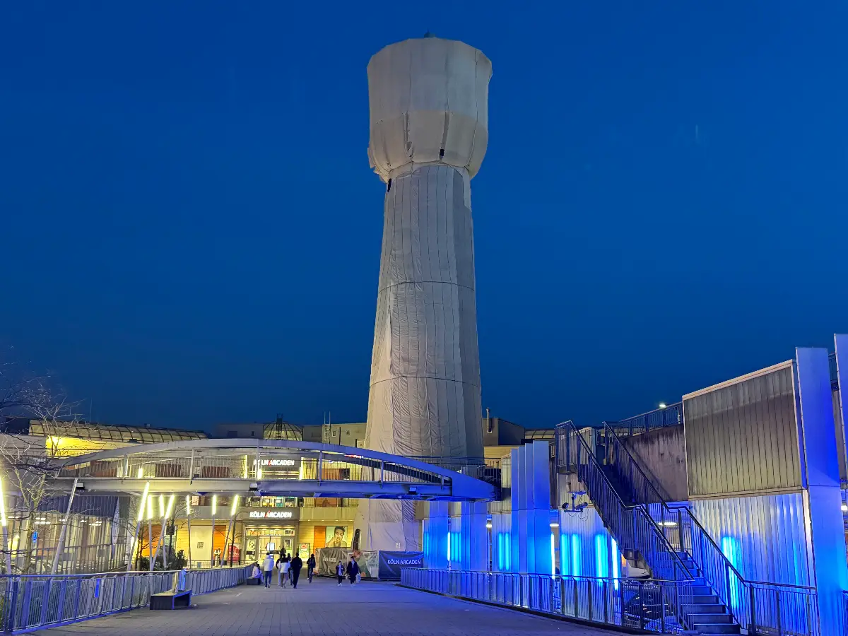 Routine mit Enkeldienst und ein verhüllter Riese