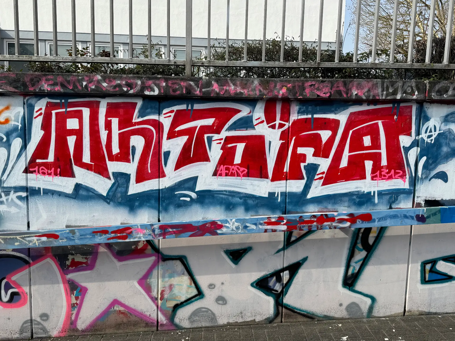 Antifa-Graffiti in Bad Schönborn: Kunst mit politischer Botschaft