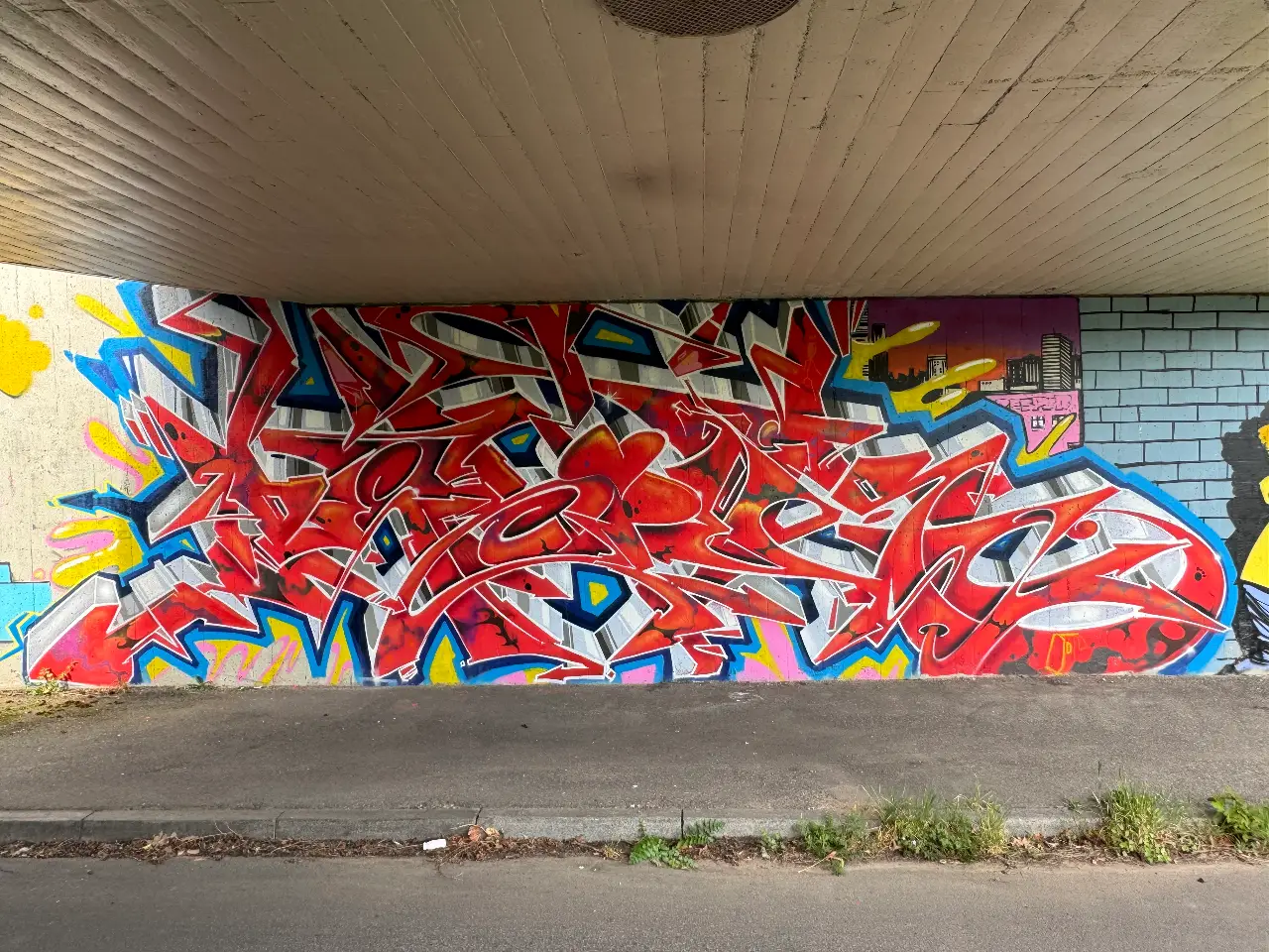 Street Art abseits der Touristenpfade: Ein Fundstück unter der Brücke