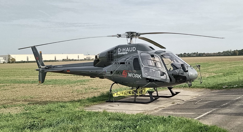 Hubschrauber Entdeckung auf einem Feld bei Widdersdorf